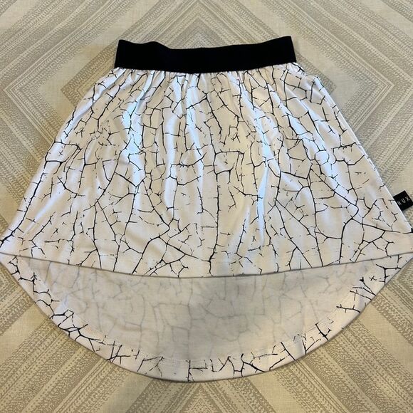 HuxBaby Girls Elastic Waistband Black & White High Low Skirt - Picture 1 of 6